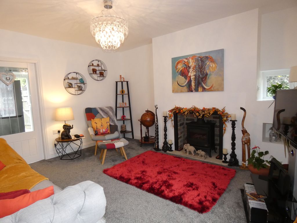 Lounge- click for photo gallery